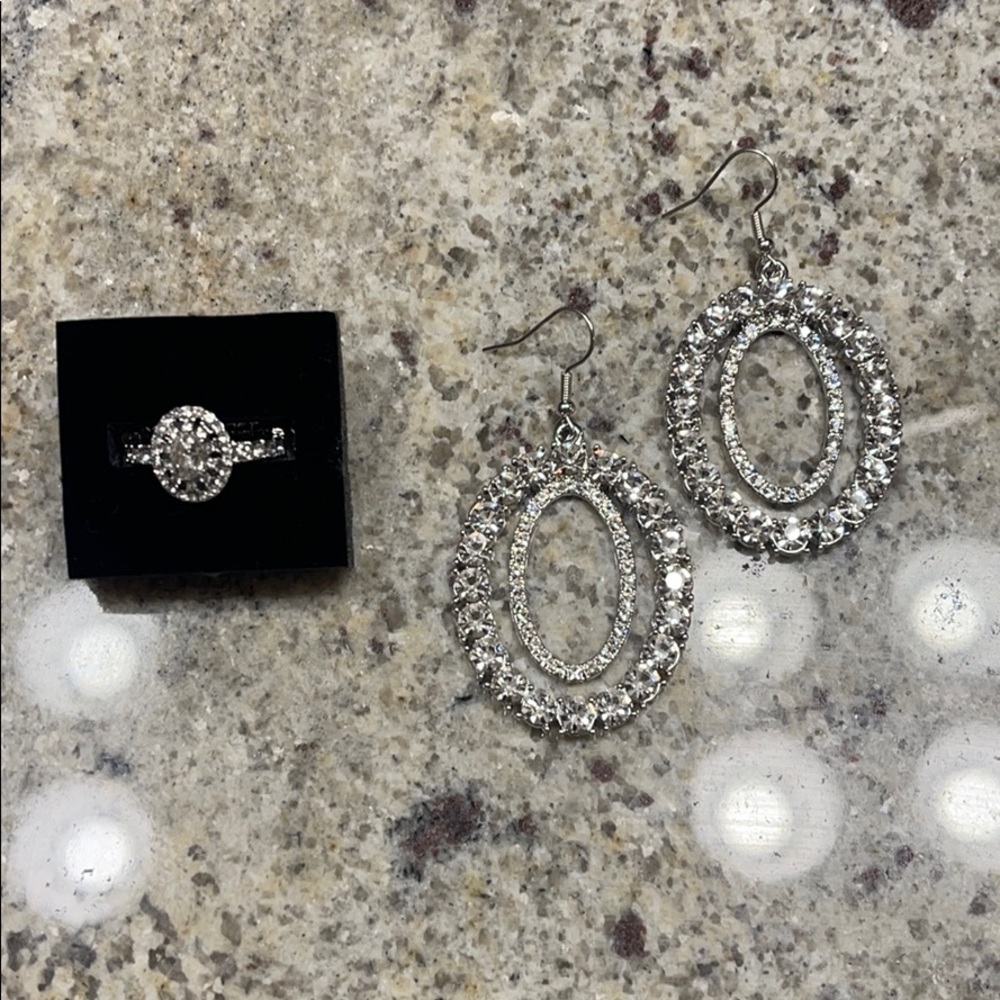 Sparkling stone Earrings with matching Ring 💍